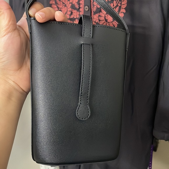 LOV Black Sling Bag | NWT - Picture 6 of 10